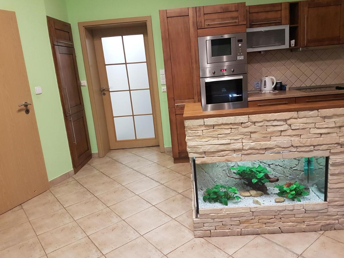 Apartmán V aleji Slavkov u Brna Exterior foto
