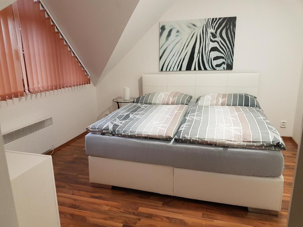 Apartmán V aleji Slavkov u Brna Exterior foto